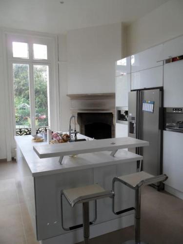 кухня, Bed & Breakfast à 20mn direct St Lazare en Train (Bed & Breakfast a 20mn direct St Lazare en Train) in Саноа