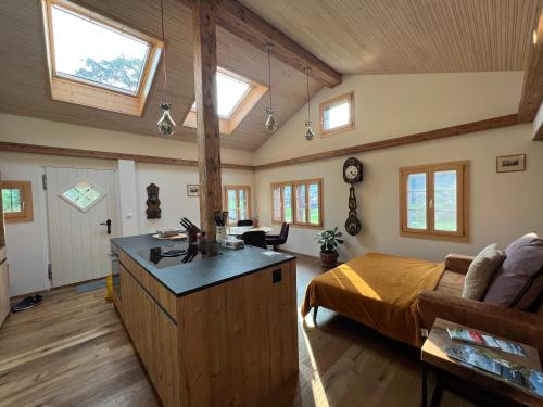 Romantic private superior Swiss Chalet with Hottub in لونجيرن