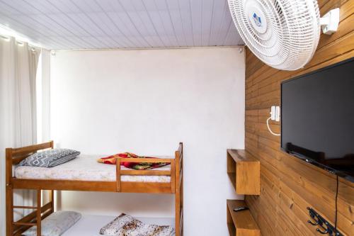 1 double bed, 1 bunk bed