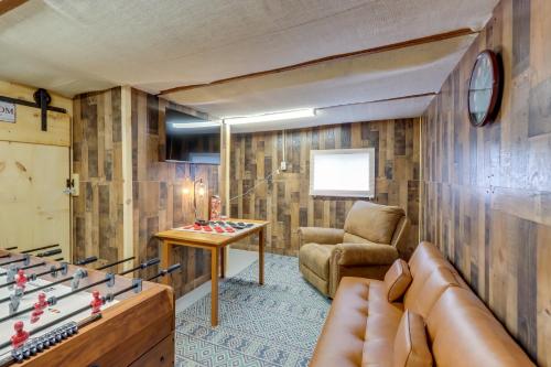 The Sunrise Cottage with Hot Tub, 3 Mi to Downtown in Blue Ridge, USA