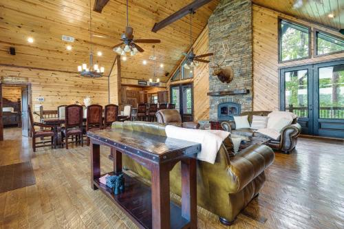 Cabin with Game Room and Hot Tub in Broken Bow!, Broken Bow (fotografie 3)