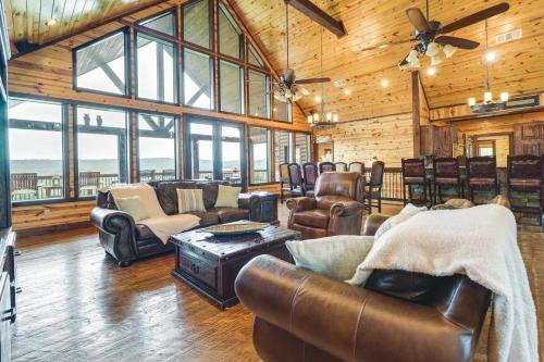 Cabin with Game Room and Hot Tub in Broken Bow!, Broken Bow (fotografie 2)