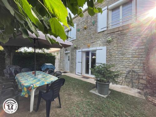 Maison Authentique avec Cour Privée, Wifi et Proximité Activités – Thiré, Vendée - FR-1-426-396 - Péault