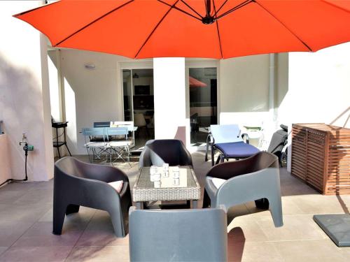 Apartment (4 Adults) room in Appartement 3 pièces avec clim piscine et terrasse - 500m plage parking Cavalaire sur Mer - FR-1-226B-77