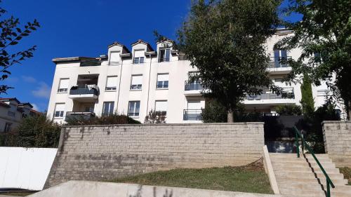Arty Appart - Eurexpo - Clim - Parking box privé - Balcon - Sauna en option, Saint-Priest (zdjęcie 7)