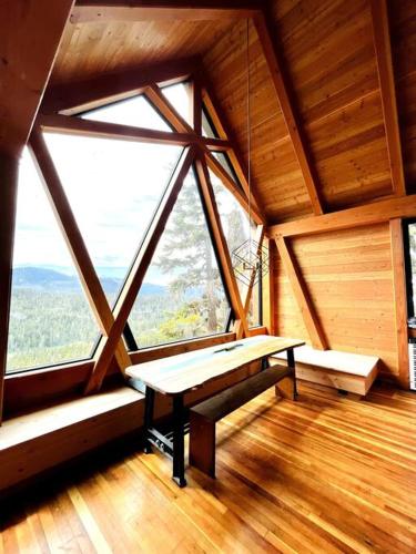 Basecamp Strathcona Park View Chalet in Mount Washington, Canada