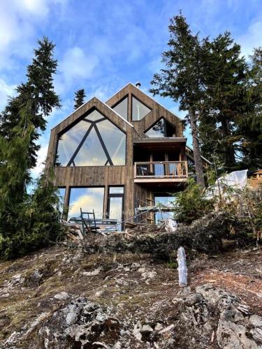 Basecamp Strathcona Park View Chalet