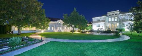 Big Apartment in Guesthouse in Baden