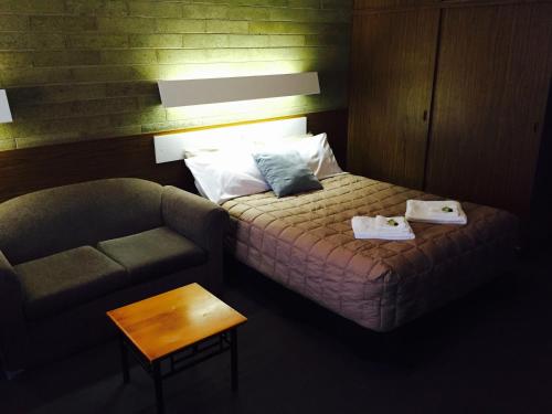 โธมัส ลอดจ์ โมเต็ล (Thomas Lodge Motel) in โทคัมวาล