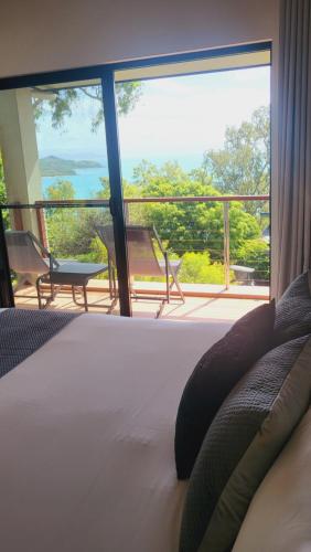 Luxury Couples Retreat Hamilton Island with Buggy