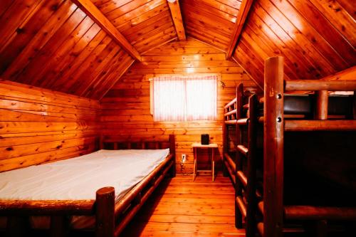 Rustic Cabin - 1 Room