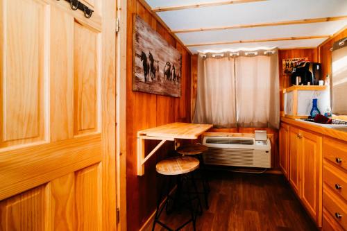 La Junta Colorado Cabins - image 5