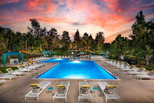 Shabby Chic Oceanside King & 2 Queen bed Pool GYM Shabby Chic Oceanside King & 2 Queen bed Pool GYM