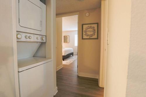 Shabby Chic Oceanside King & 2 Queen bed Pool GYM in Oceanside, USA