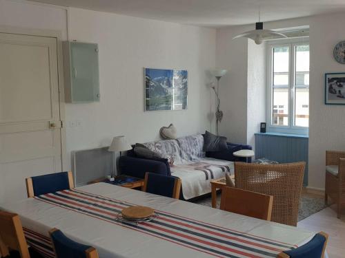 Apartment room in Duplex 6/7 personnes centre ville proche télécabine - FR-1-234-278