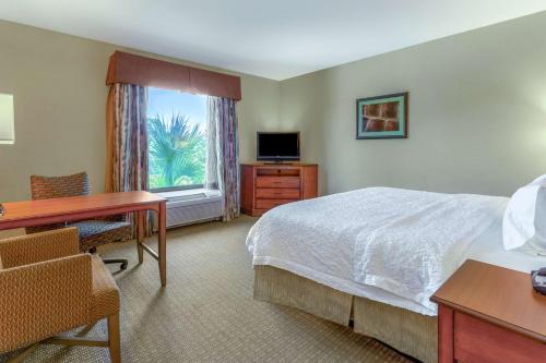 King Room with Refrigerator and Microwave - Non-Smoking