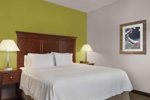 Hampton Inn & Suites Mishawaka/South Bend at Heritage Square - image 6