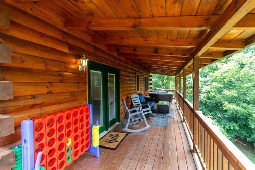 Wandering Bear Cabin w/ Hot Tub & Mountain Views! in Waynesville, USA