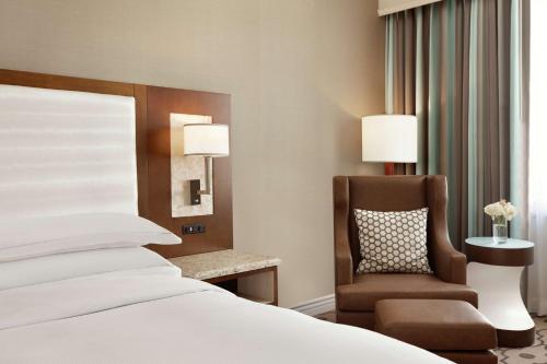 Hilton Los Angeles San Gabriel Hotel Room Type - Queen Room with Two Queen Beds and Roll-In Shower - Mobility Access