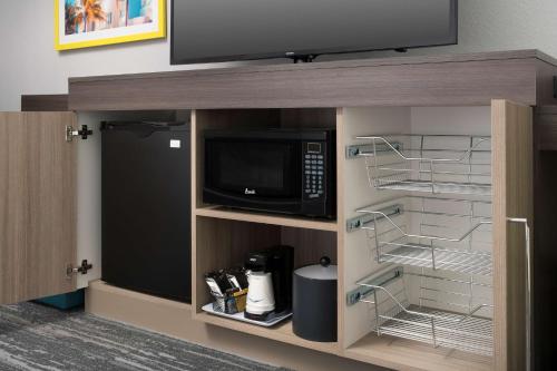 Hampton Inn Miami Airport East - image 10