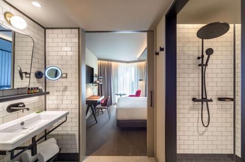 King Room image 4