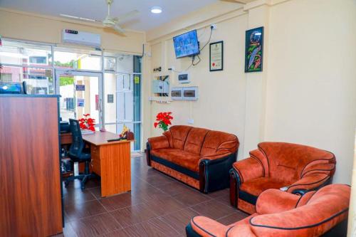 Lobi, UK Inn Guest House in Jaffna