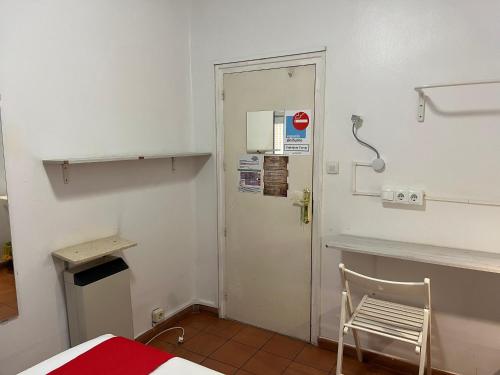 Queen Room with Shared Bathroom image 6