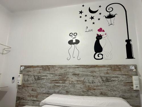 Queen Room with Shared Bathroom image 5