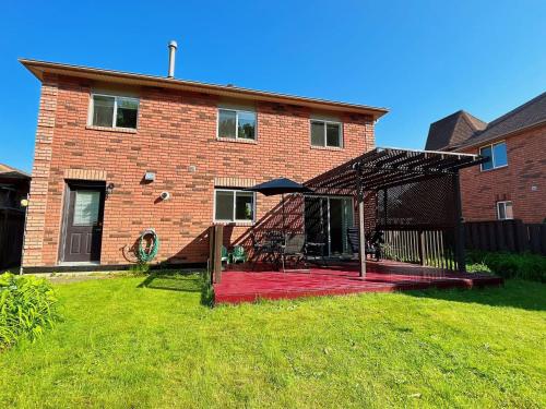 Entire House in Barrie, Close to all Sightseeing