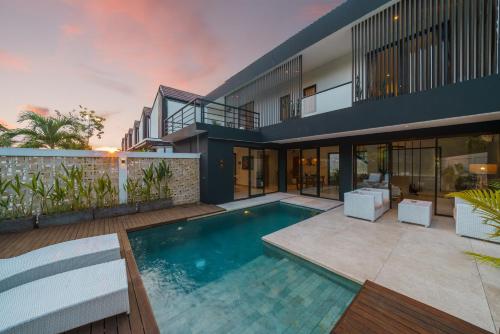 Three-Bedroom Villa image 9