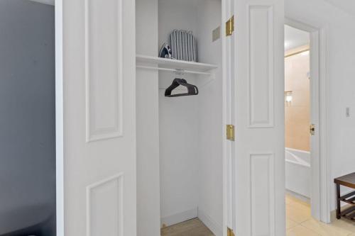 Boardwalk CozySuites Condo with kitchen 48 in Atlantic City, USA