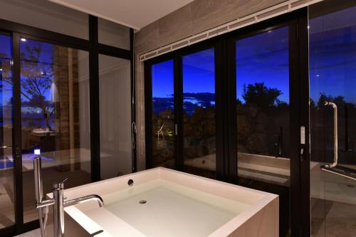 Kylpyhuone, Feliz Villa Suite Irabujima Sawada in Irabu island