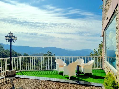 Hotel Wood Stock Luxury - A Boutique Property - Penthouse - Open Air Restaurant & Terrace