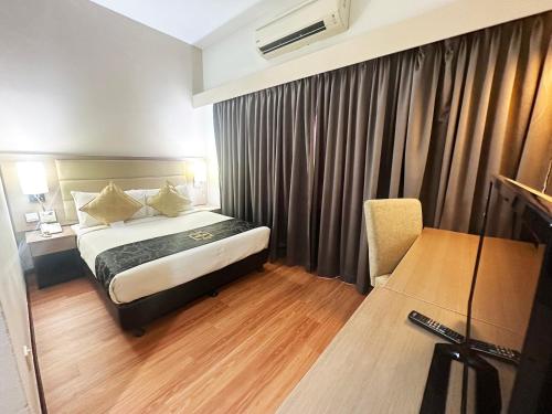 Executive Suite image 6