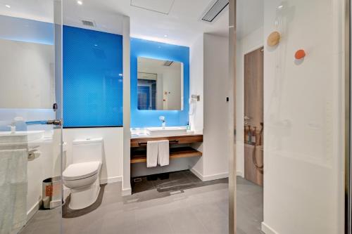room detail thumbnail 2