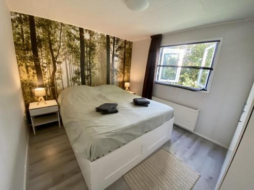  VELUWE VAKANTIES Chalets With Private Barrel Sauna - With Pool Bar and Restaurant Facilities in the Veluwe National Park in Putten