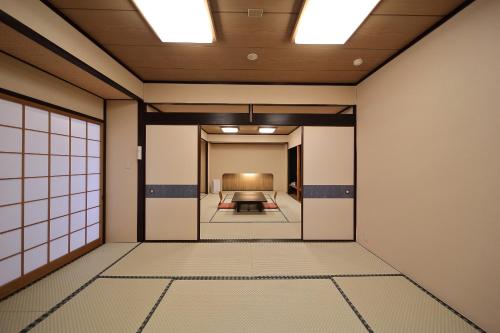 Deluxe Family Room image 5