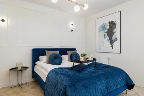 . Elegant Studio Szpakowa 10 with 2 Parking Spaces & Terrace by Noclegi Renters