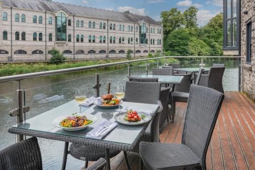 ทัศนียภาพภายนอกโรงแรม, The Riverside in เค็นเดล