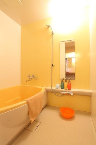 Economy Double Room image 7