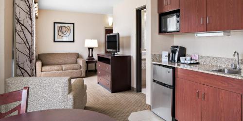 Holiday Inn Express Grove City - Premium Outlet Mall