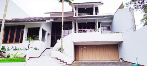 Rumah Oma Lembang for Family & Friends