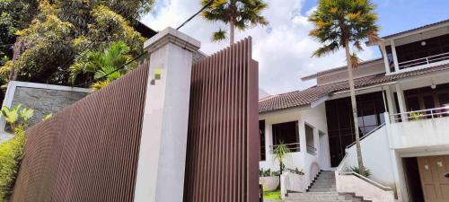 Rumah Oma Lembang for Family & Friends