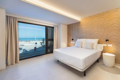 Apartamentos Playa Victoria - by Grupo Tribu