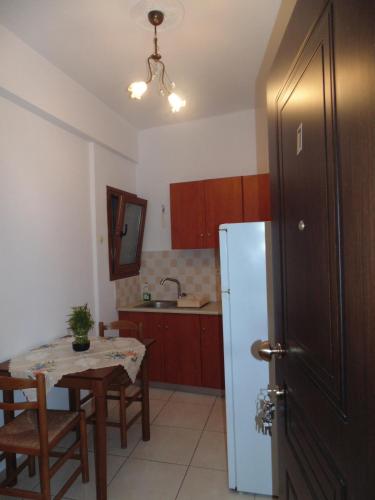 Studio (2 Adults) image 2