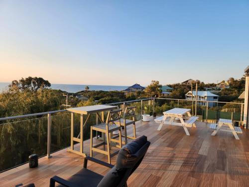 Oceanview Manor by Peppy Beach Retreats - Two Houses in One with Panoramic Views, Capel (foto 9)