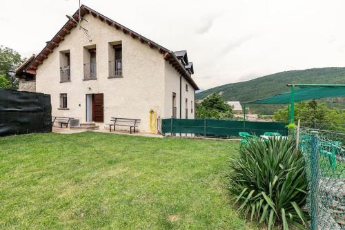 Casa Luis - APARTAMENTO con JARDÍN PRIVADO en los PIRINEOS, Castiello de Jaca