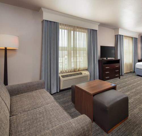 Homewood Suites Fairfield-Napa Valley Area - image 8
