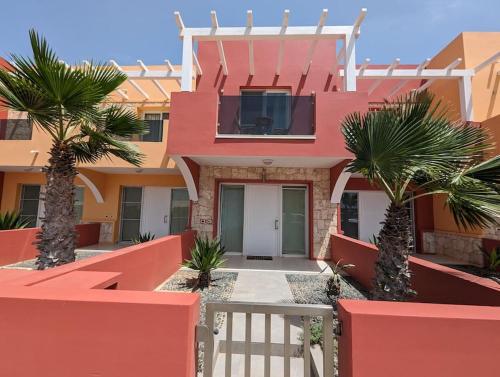 Large Townhouse close to Beach