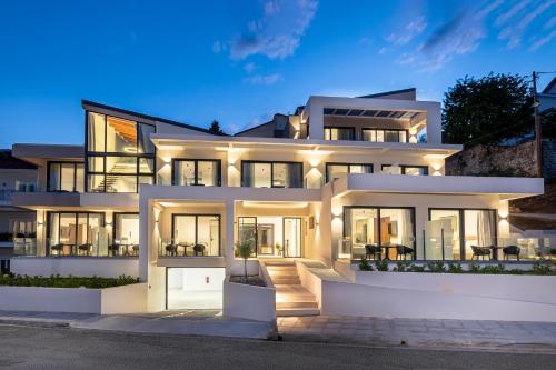 . CITY HILL Luxury Apartments